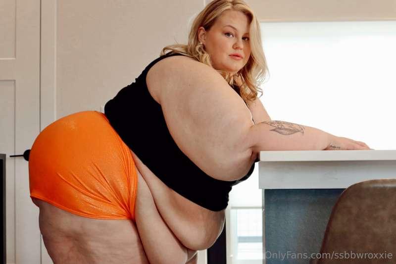 The Hooters waitress is really starting to inflate… she must..