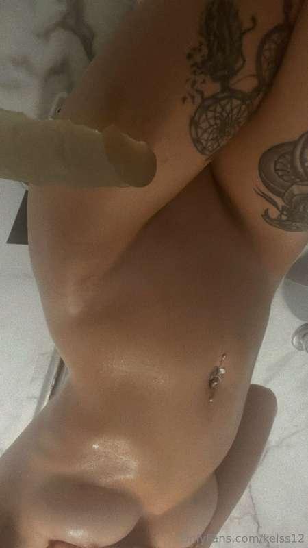 Message me for the video of me fucking myself in the shower ..