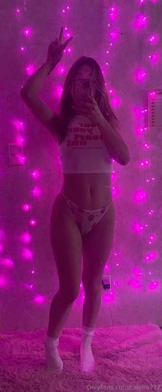 ur bite sized gf is awake💖