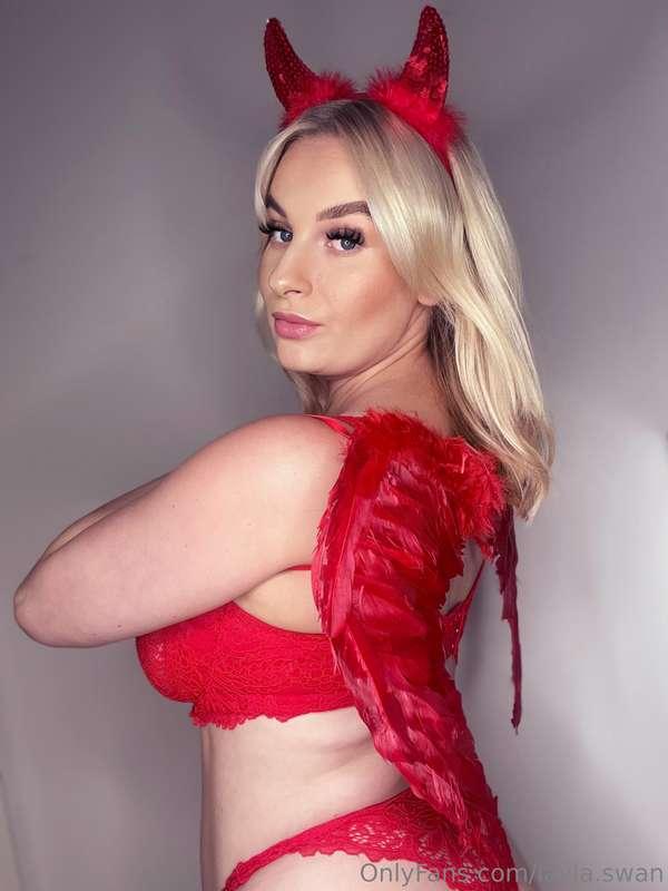 Are you going out for halloween?🥰🎃