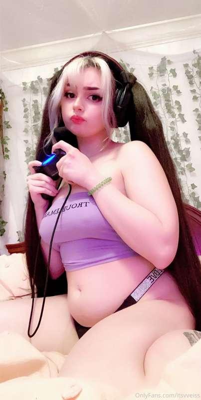 come play with me <3