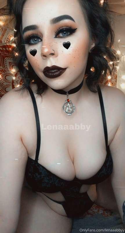 Your favorite big titty goth gf 😘😘