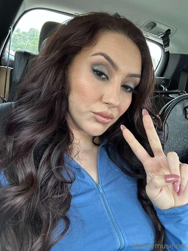 I'm in the back of the Uber Share when you get in, WYD???