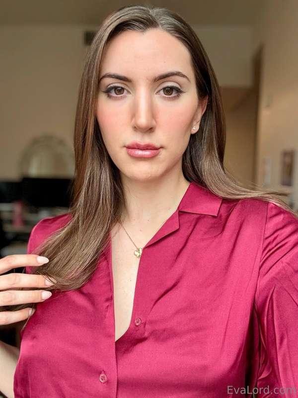 If I was your boss, would you suck my cock for a raise? 🤔📈