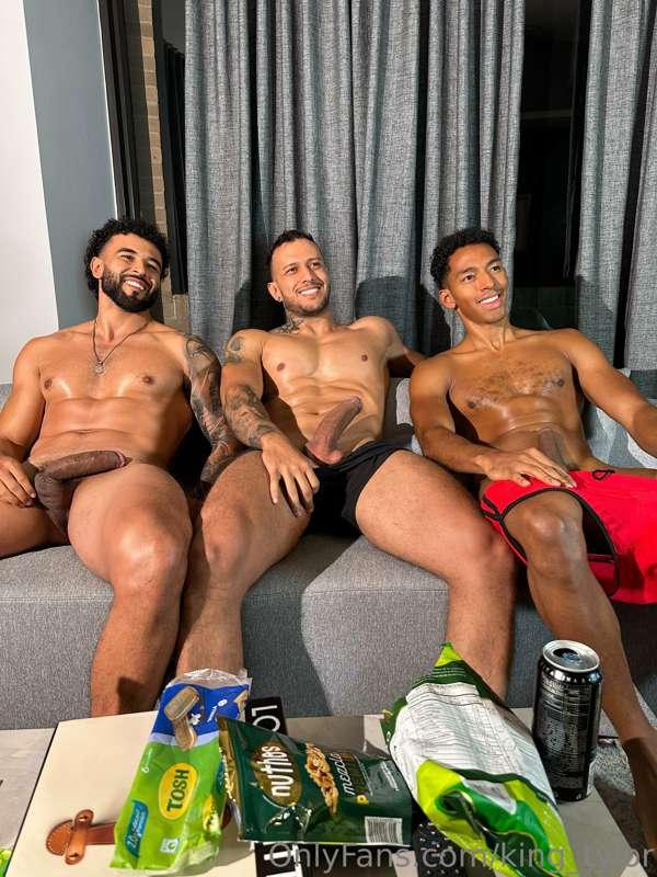 and if you join us?  🥵🔥🌶️

y si nos acompañas? 🥵🔥🌶️