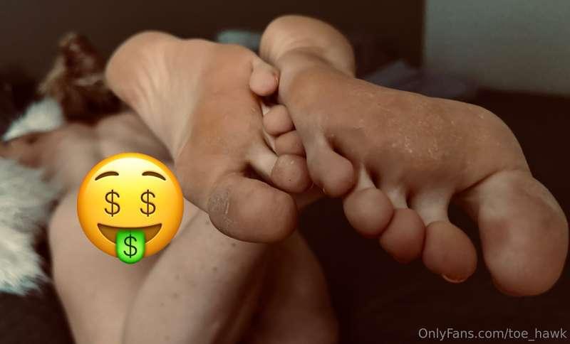 Worship my feet in bed with me 😉Let me know if you want to s..