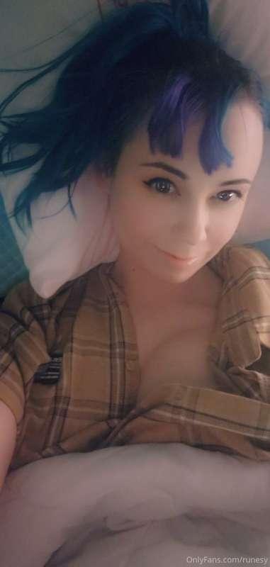Me relaxing before I see you on youtube with me tonight at 9..