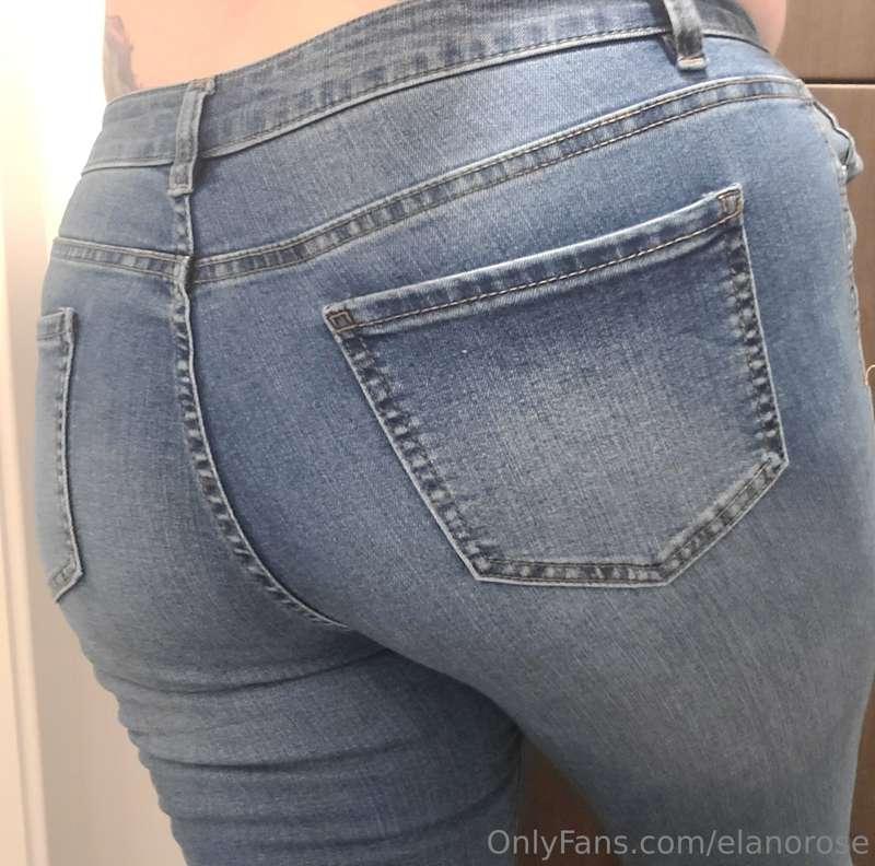 How do you all think my booty looks in these jeans?