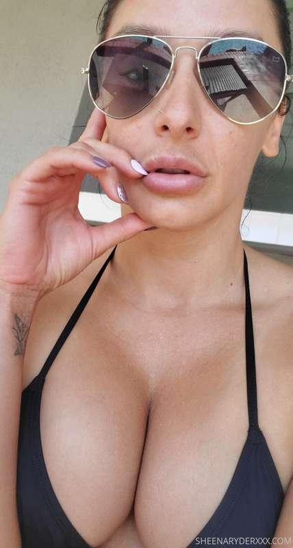 Happy Saturday, come watch your step-mom tan? 😘