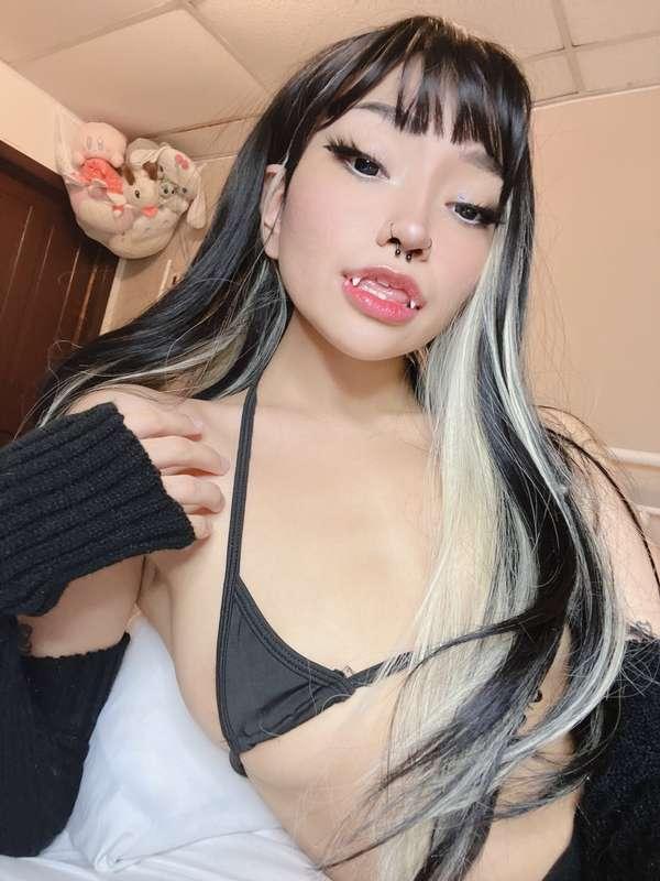 i look so cute with vampy teeth 🥹 and i got a cute butt plug..