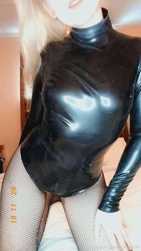 I have a few more pretty latex outfits that have never been ..