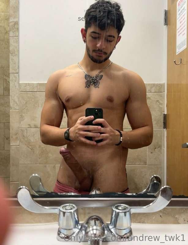 As always in horny as fuck in the gym