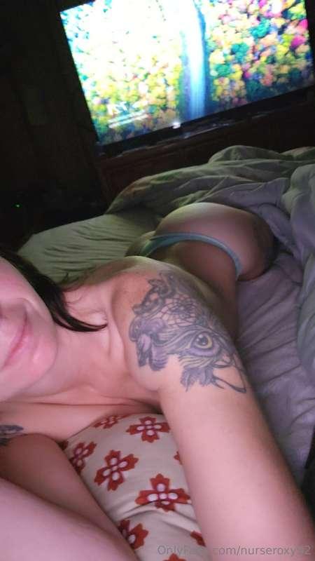Well good morning 😜  Wanna see more of me this morning? Cum ..