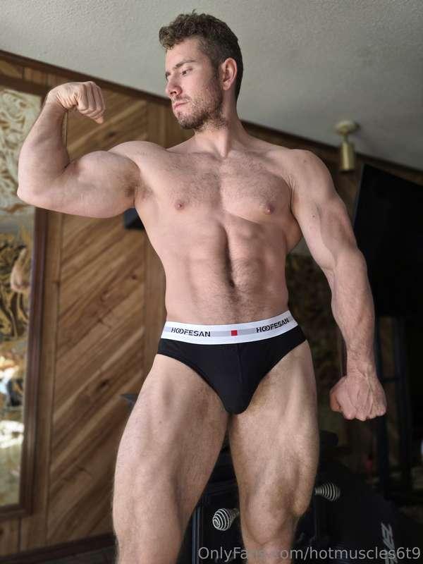 hotmuscles6t9 main image