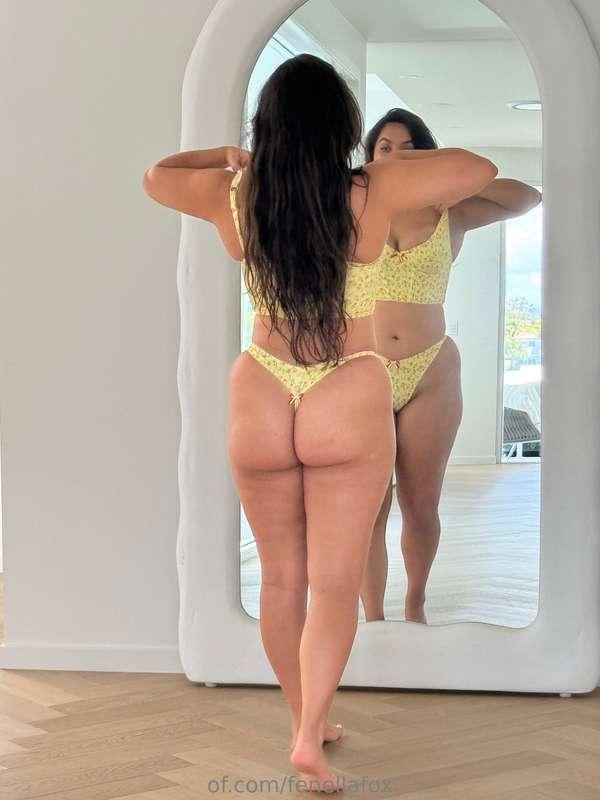 do you like the view from back there? 🍑