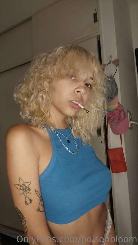 Legally I am blonde now

Tip me under this post if you think..
