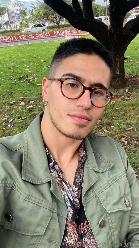 🥸