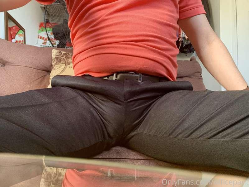 Bulto + Verga + Pantalón de vestir. 
Bulge + Cock + Office P..