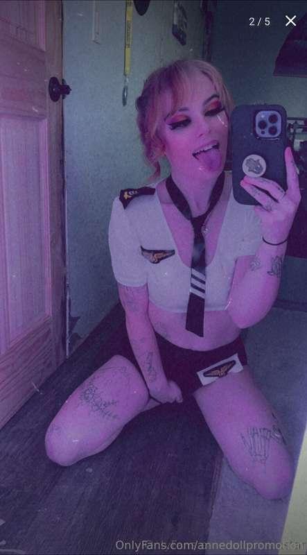 Just a petite 28 year old MILF here to make your fantasies c..