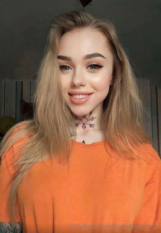 @evilscarlett Has a elastic ass with hard nipples 😇
She moan..