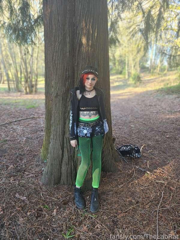 ☘️Yesterday's hike☘️
The weather was so nice yesterday, I had to get out and take advantage of it😋


#FYP #NSFW #SFW #fyp #nsfw #sfw #goth #alt #petite #fishnets #boobs #piercings #tattoos #public #forest #hike #outdoors #croptop #topless

