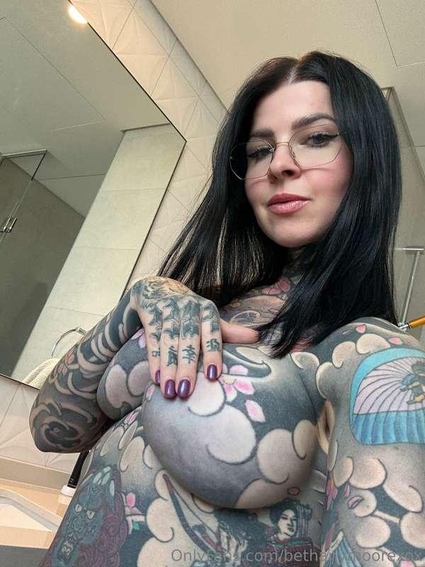 Do my tits distract you a lil bit?😉