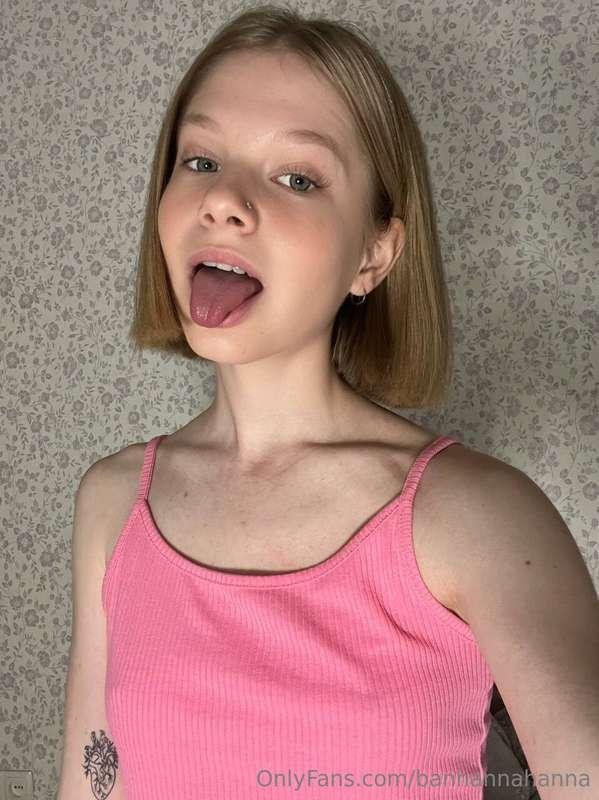 This tongue takes : 3 drops fresh protein 💦🤤