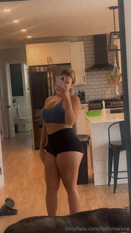 only babes wear booty shorts .. see🖤