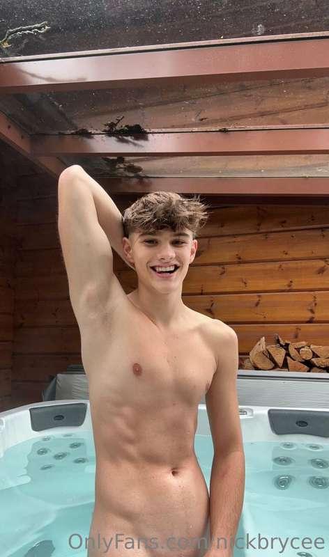 You wanna come with me in the hot tub?😈
