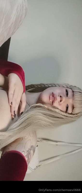  A pretty gift of what you'll get to see when you buy the la..