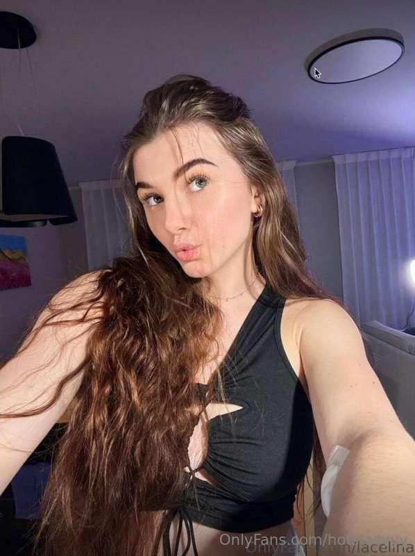 Her @lacelina mouth and pussy is soaking wet and hot for you..