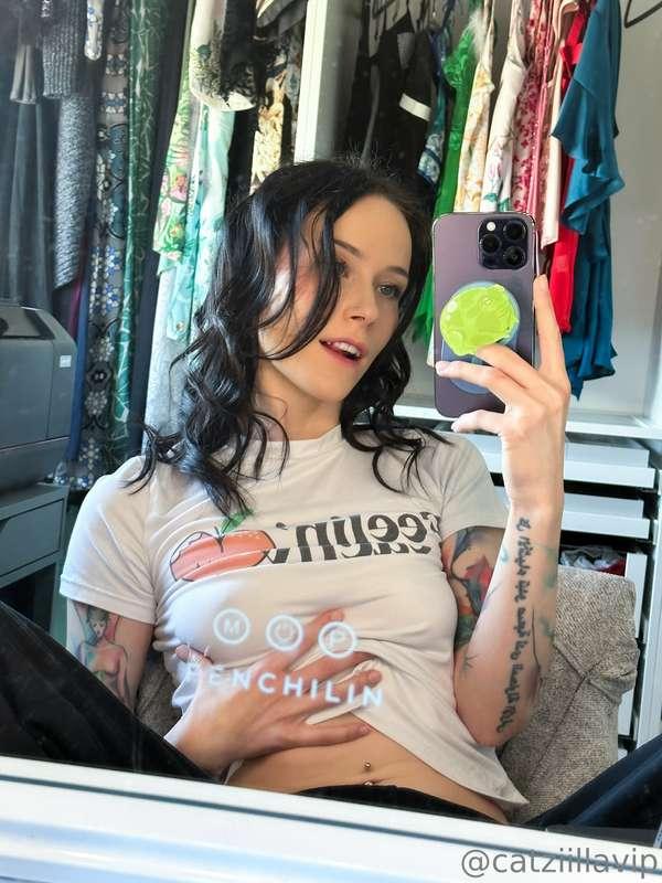 My tits look so freakin’ good in this shirt 😳
