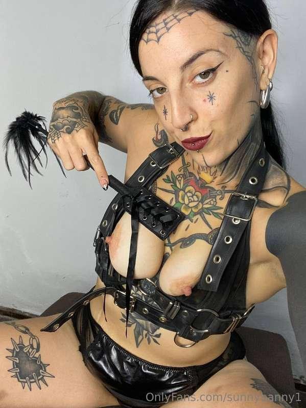 Mistress-Queen 👑 @bdsmvicky Your cock will shudder with orga..