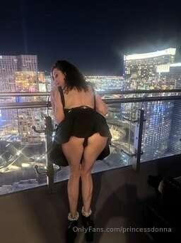 Do you like seeing me bend for you like this?😏😈