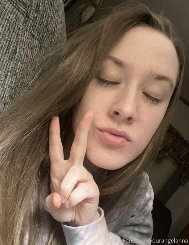 Good morning happy Sunday!! I’m going to get my nails done t..