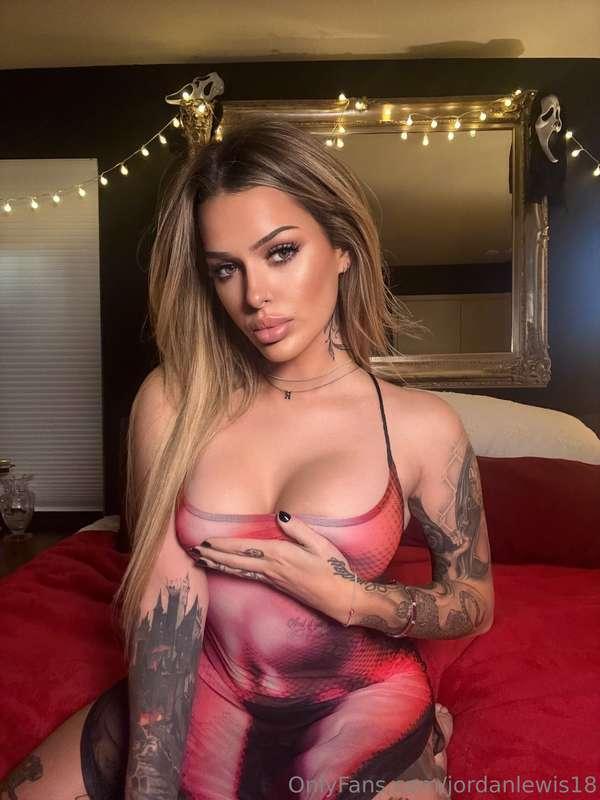 What’s your favorite position to watch me take cock in?? 😋👅👅..