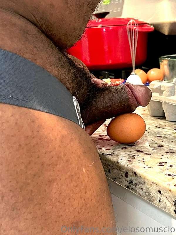 You like sausage and egg for breakfast, cubby?  ¿Te gustas s..