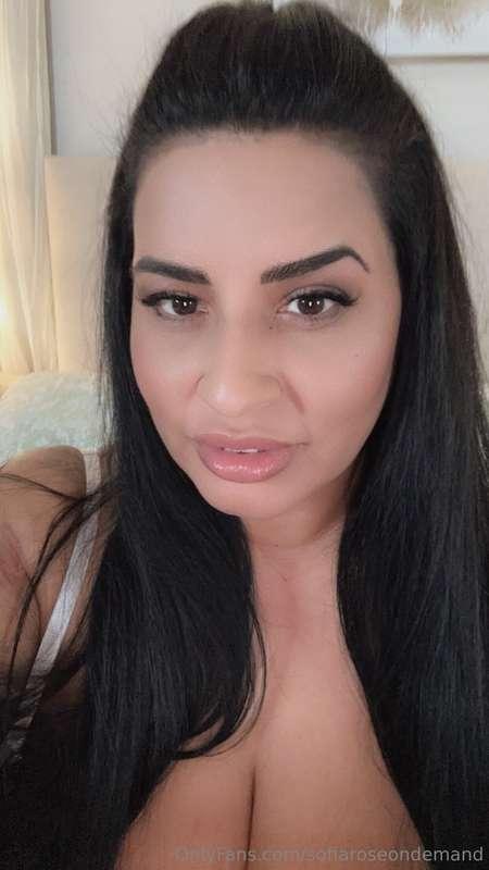 I hope this flirty selfie makes your day a little more fun. ..