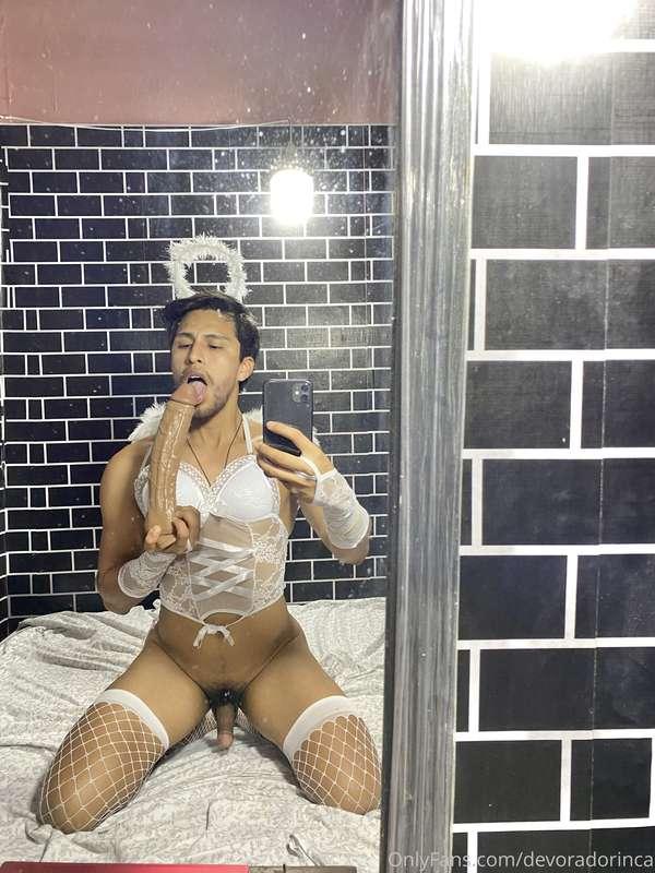 Este angelito quiero mamar polla 😱😱😈😈//This little angel wan..