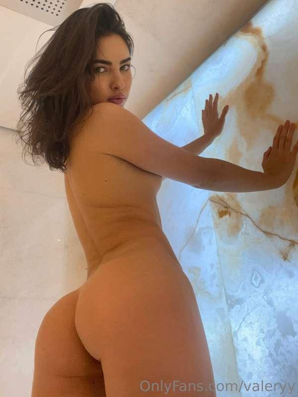 let’s shower together, mm?💦🚿🧼