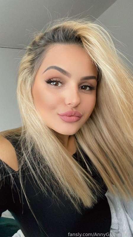 annygrahamm1 image #0