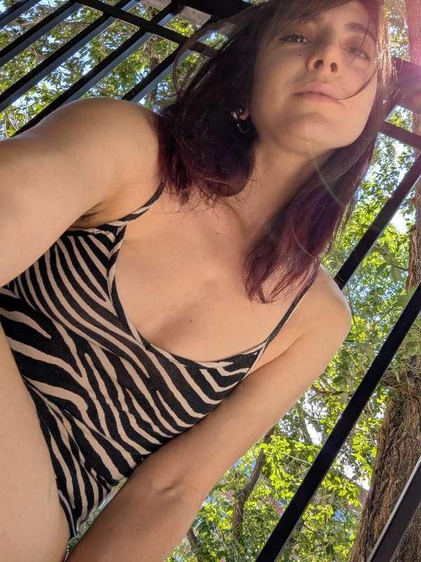 I'm online. Come visit and make me do naughty things lizmreo..