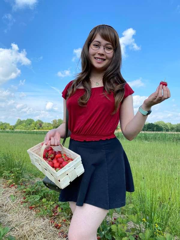 Jenny goes strawberry picking 🍓