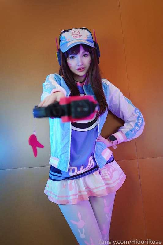 Dva getting some stay at home fun in her casual little skirt and smooth thights , relaxing and playing around , would you like to uncover her?

#cosplay #gaming #egirl #nsfw #nude #boobs #pussy #overwatch #dva 