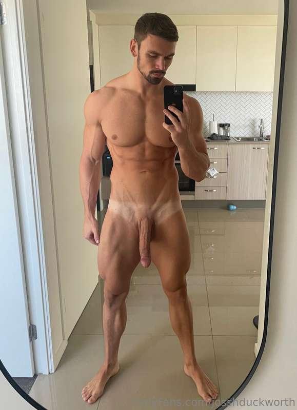 Mirror mirror on the wall… who’s the biggest of them all 😉🍆