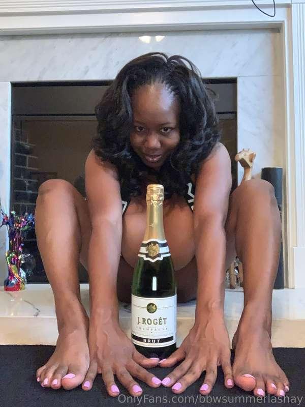 I love giving the foot fetish fans something to jerk those f..