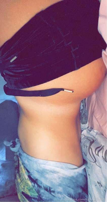 Baby help me get these velvet shorts off with a tip 🍑🍆