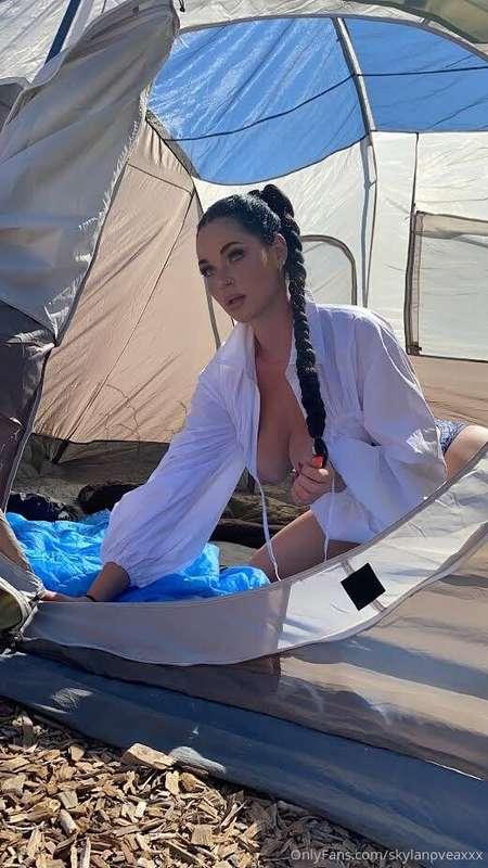 Would you get naughty with me in here? 💦