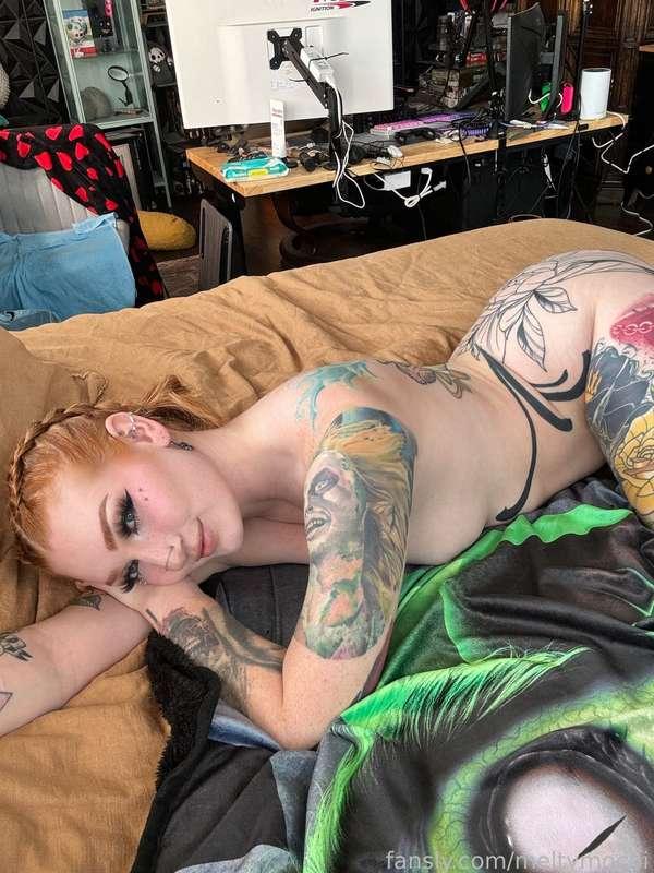 Should we cuddle or fuck first? 😘
#redhead #ginger #tattoos #alt #egirl #nerdy #gamergirl #cute #tattooed #fyp