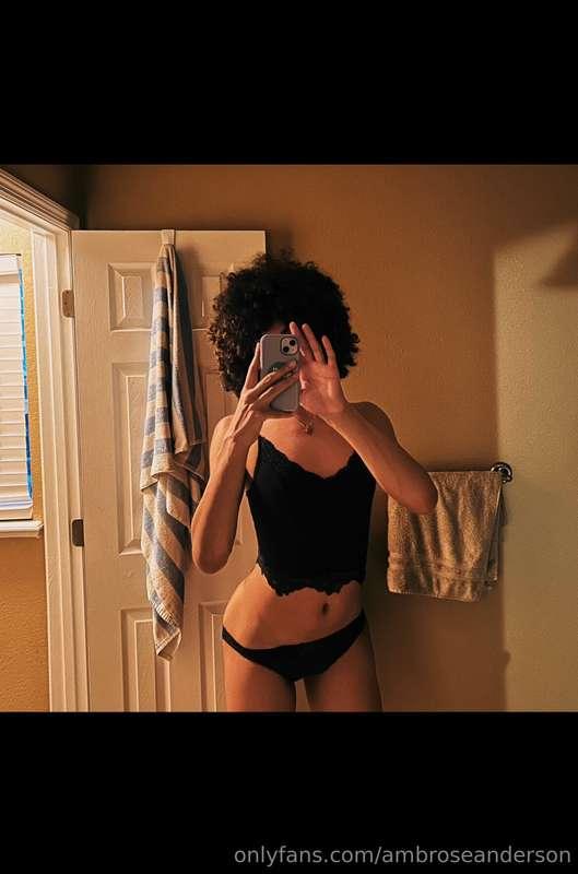 just can’t keep these on…🖤